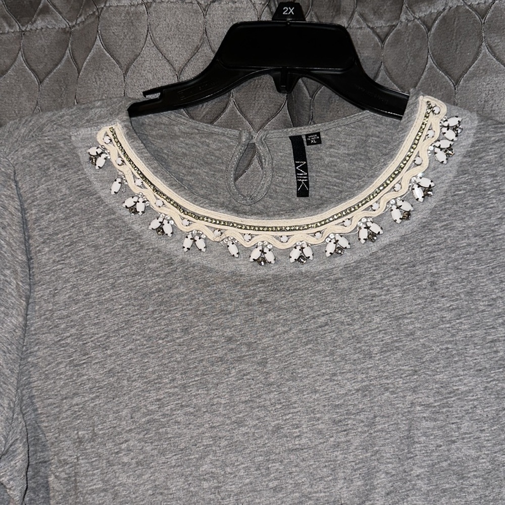Cute tee - Picture 2 of 2